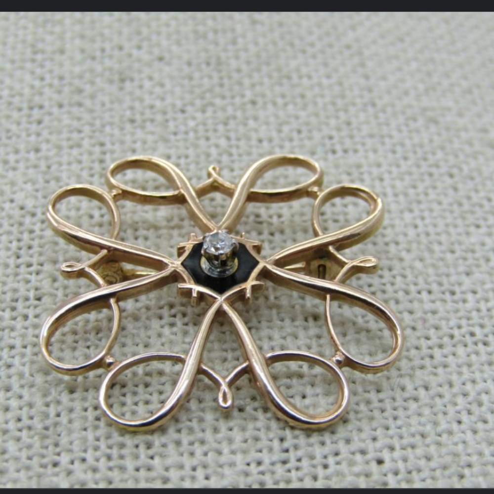 Beautiful 1930-1940's 10k diamond brooch